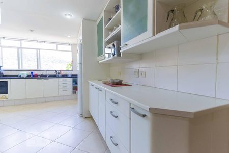 Casa à venda com 600m², 7 quartos e 6 vagas Casa à venda com 600m², 7 quartos e 6 vagasCozinha