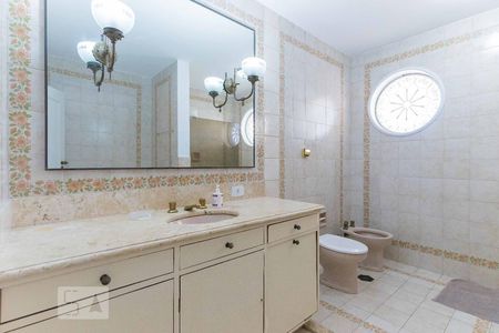 Casa à venda com 600m², 7 quartos e 6 vagas Casa à venda com 600m², 7 quartos e 6 vagasBanheiro Suíte 1