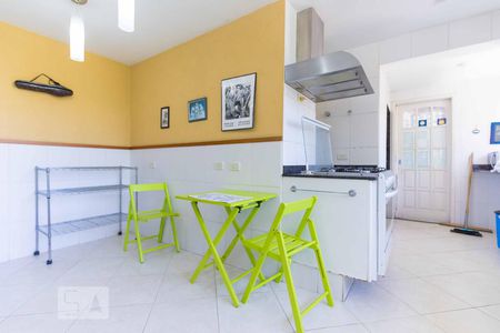 Casa à venda com 600m², 7 quartos e 6 vagas Casa à venda com 600m², 7 quartos e 6 vagasCozinha