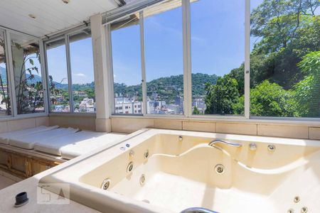 Casa à venda com 600m², 7 quartos e 6 vagas Casa à venda com 600m², 7 quartos e 6 vagasBanheiro Suíte 1 - Banheira