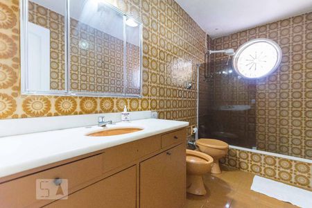 Casa à venda com 600m², 7 quartos e 6 vagas Casa à venda com 600m², 7 quartos e 6 vagasBanheiro Social