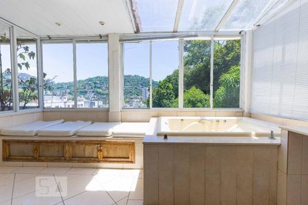 Casa à venda com 600m², 7 quartos e 6 vagas Casa à venda com 600m², 7 quartos e 6 vagasBanheiro Suíte 1