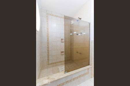 Casa à venda com 600m², 7 quartos e 6 vagas Casa à venda com 600m², 7 quartos e 6 vagasBanheiro Suíte 1 - Box de vidro