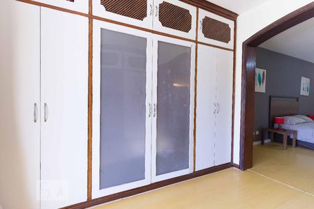 Casa à venda com 600m², 7 quartos e 6 vagas Casa à venda com 600m², 7 quartos e 6 vagasSuíte 1 - Armários