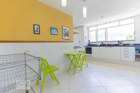 Casa à venda com 600m², 7 quartos e 6 vagas Casa à venda com 600m², 7 quartos e 6 vagasCozinha