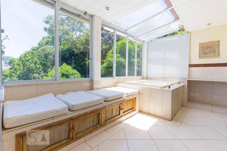 Casa à venda com 600m², 7 quartos e 6 vagas Casa à venda com 600m², 7 quartos e 6 vagasBanheiro Suíte 1