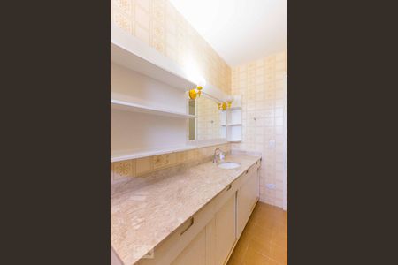 Casa à venda com 600m², 7 quartos e 6 vagas Casa à venda com 600m², 7 quartos e 6 vagasBanheiro da Suíte 2 - Armários