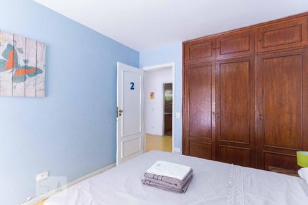 Casa à venda com 600m², 7 quartos e 6 vagas Casa à venda com 600m², 7 quartos e 6 vagasQuarto 1 - Armários