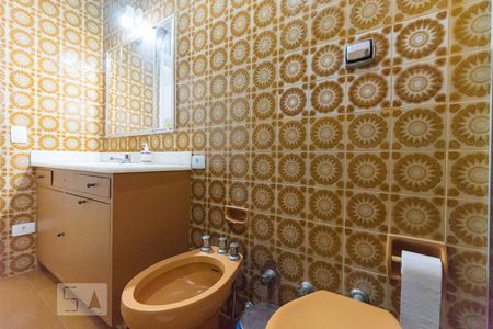 Casa à venda com 600m², 7 quartos e 6 vagas Casa à venda com 600m², 7 quartos e 6 vagasBanheiro Social - Armários