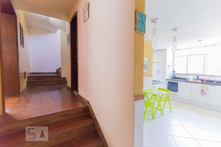 Casa à venda com 600m², 7 quartos e 6 vagas Casa à venda com 600m², 7 quartos e 6 vagasCorredor