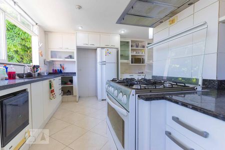 Casa à venda com 600m², 7 quartos e 6 vagas Casa à venda com 600m², 7 quartos e 6 vagasCozinha