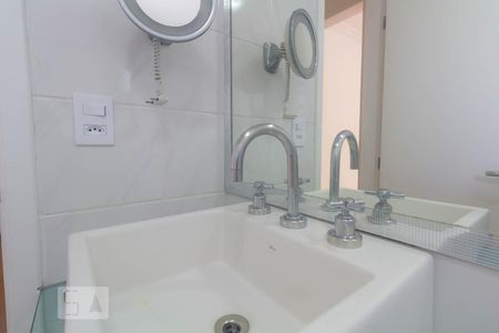 Banheiro  de apartamento para alugar com 2 quartos, 60m² em Cidade Monções, São Paulo