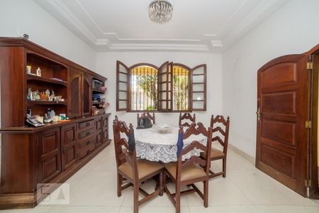 Sala de casa à venda com 4 quartos, 320m² em Itapoã, Belo Horizonte