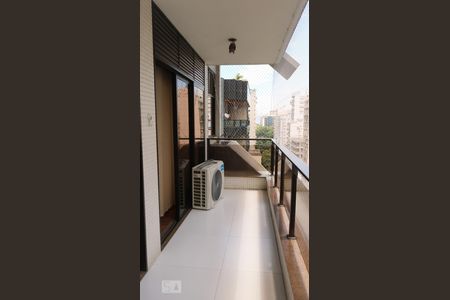 Detalhe Varanda  de apartamento para alugar com 3 quartos, 150m² em Icaraí, Niterói