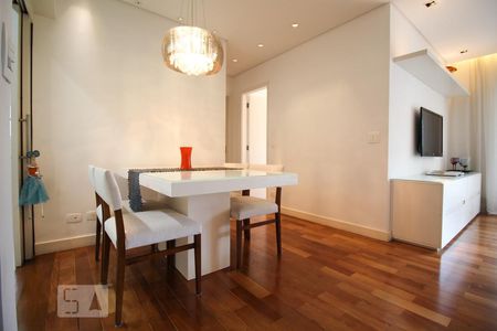 Sala  de apartamento para alugar com 2 quartos, 72m² em Moema, São Paulo