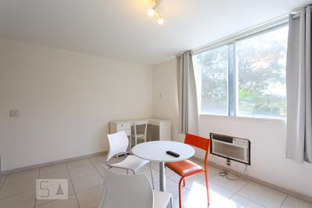 Sala/Cozinha de apartamento para alugar com 1 quarto, 45m² em Vila Tramontano, São Paulo