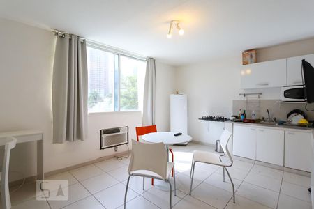 Sala/Cozinha de apartamento para alugar com 1 quarto, 45m² em Vila Tramontano, São Paulo