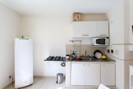 Cozinha de apartamento para alugar com 1 quarto, 45m² em Vila Tramontano, São Paulo