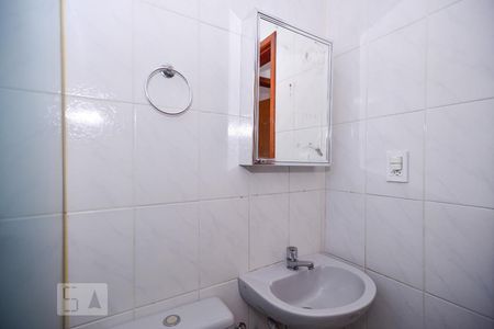 Banheiro de apartamento para alugar com 2 quartos, 50m² em Copacabana, Belo Horizonte