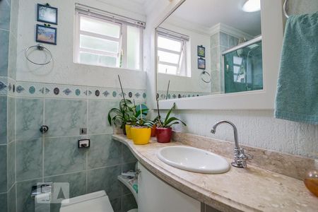 Banheiro de apartamento à venda com 2 quartos, 115m² em Santo Antônio, Porto Alegre