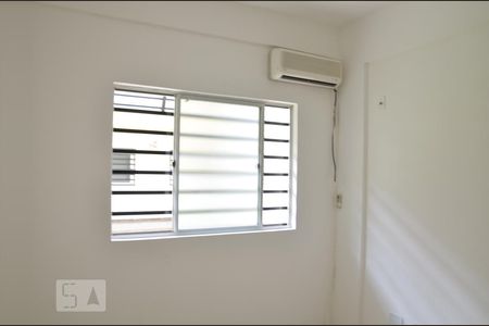 Quarto de kitnet/studio para alugar com 1 quarto, 30m² em Quadras Econômicas Lúcio Costa (guará), Brasília