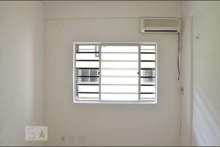 Quarto de kitnet/studio para alugar com 1 quarto, 30m² em Quadras Econômicas Lúcio Costa (guará), Brasília