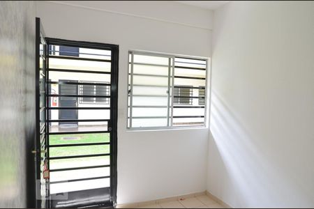 Sala de kitnet/studio para alugar com 1 quarto, 30m² em Quadras Econômicas Lúcio Costa (guará), Brasília