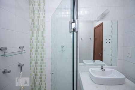 Banheiro de casa à venda com 2 quartos, 180m² em Vila Ipojuca, São Paulo