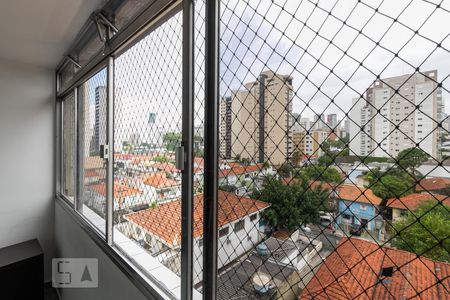 Vista de apartamento à venda com 2 quartos, 75m² em Vila Olímpia, São Paulo