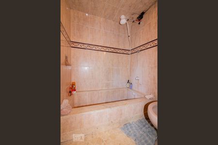 Casa à venda com 220m², 3 quartos e 2 vagas Casa à venda com 220m², 3 quartos e 2 vagasBanheiro Social