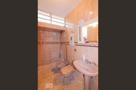 Casa à venda com 220m², 3 quartos e 2 vagas Casa à venda com 220m², 3 quartos e 2 vagasBanheiro Social