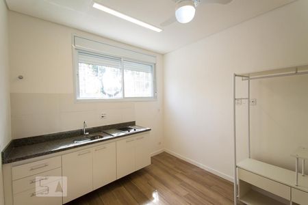 Banheiro de kitnet/studio para alugar com 1 quarto, 17m² em Liberdade, São Paulo