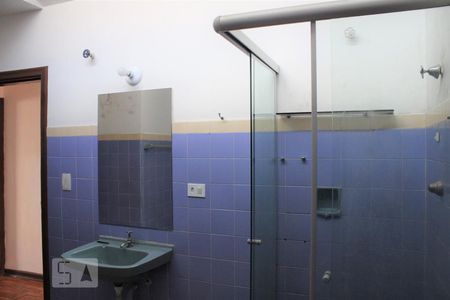 Banheiro de casa para alugar com 2 quartos, 99m² em Lapa de Baixo, São Paulo