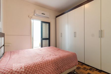 Dormitório de apartamento à venda com 2 quartos, 40m² em Navegantes, Porto Alegre