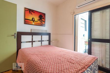 Dormitório de apartamento à venda com 2 quartos, 40m² em Navegantes, Porto Alegre