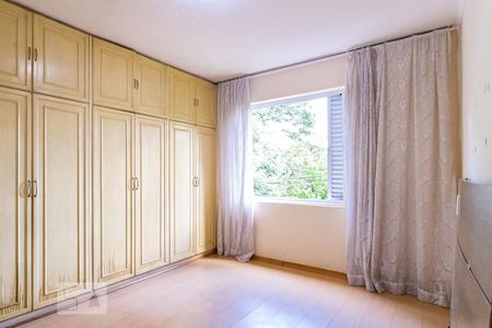 Suíte de apartamento para alugar com 2 quartos, 130m² em Vila Alexandria, São Paulo