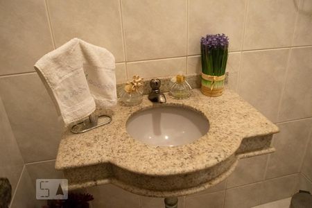 LAVABO de casa à venda com 3 quartos, 434m² em Vila Romero, São Paulo