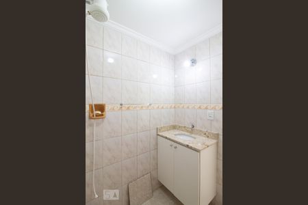 Banheiro de kitnet/studio para alugar com 1 quarto, 27m² em Centro, Guarulhos