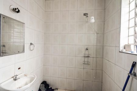 Banheiro  de casa à venda com 3 quartos, 175m² em Vila Bertioga, São Paulo