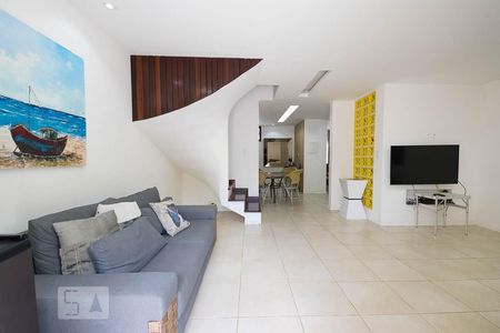 Sala de casa de condomínio para alugar com 4 quartos, 130m² em Praia do Flamengo, Salvador