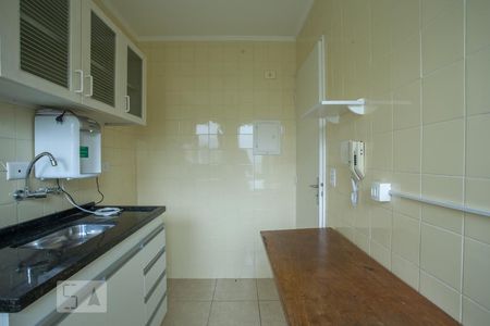 Cozinha de apartamento para alugar com 1 quarto, 40m² em Barra Funda, São Paulo