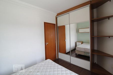 Suíte  armário c/ espelho de apartamento para alugar com 2 quartos, 68m² em Rudge Ramos, São Bernardo do Campo