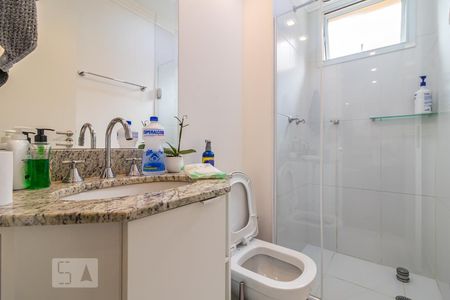 Banheiro Social de apartamento à venda com 2 quartos, 121m² em Jardim Tupanci, Barueri