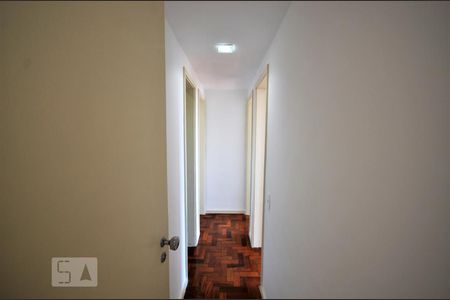 Corredor  de apartamento para alugar com 3 quartos, 100m² em Botafogo, Rio de Janeiro