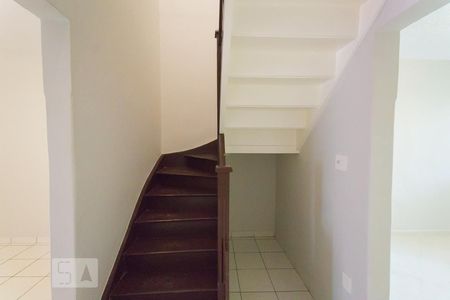 Escada de casa para alugar com 2 quartos, 150m² em Ipiranga, São Paulo
