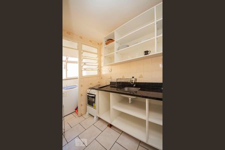 Cozinha de apartamento à venda com 1 quarto, 40m² em Vila Ipiranga, Porto Alegre