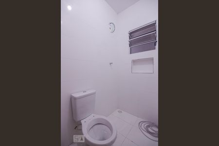 Banheiro de apartamento para alugar com 1 quarto, 30m² em Vila Ipojuca, São Paulo