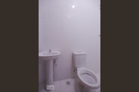 Banheiro de apartamento para alugar com 1 quarto, 30m² em Vila Ipojuca, São Paulo