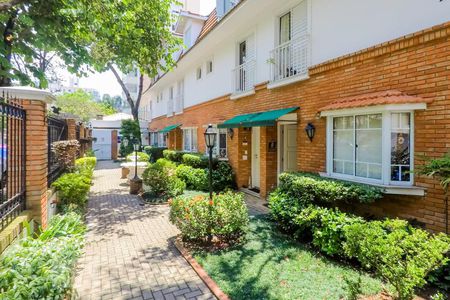 Fachada de casa de condomínio à venda com 4 quartos, 250m² em Vila Mariana, São Paulo