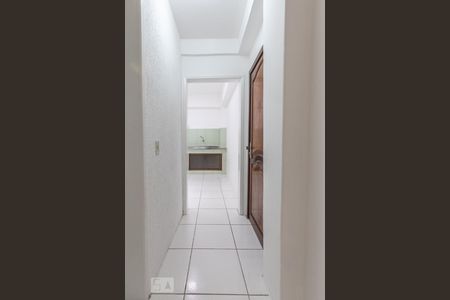 Corredor  de kitnet/studio para alugar com 1 quarto, 35m² em Petrópolis, Porto Alegre